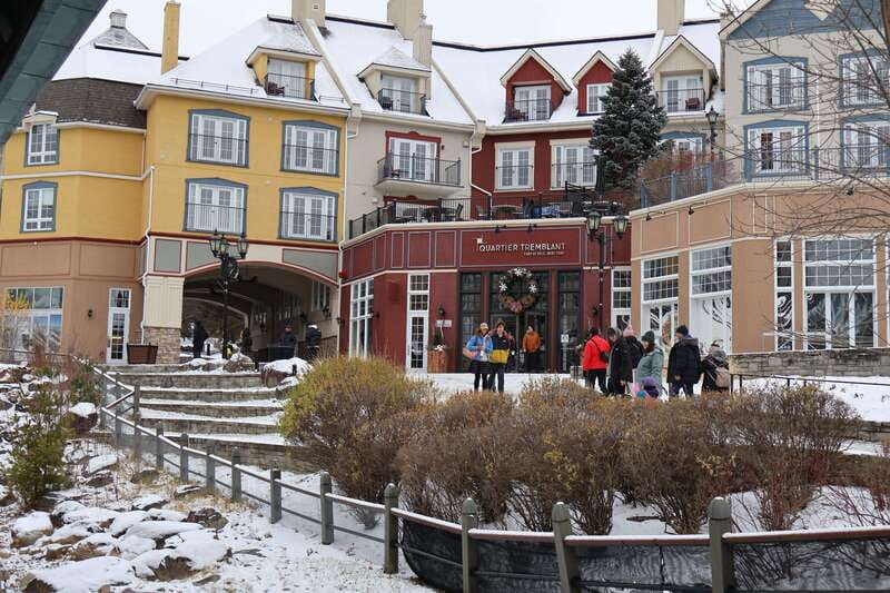 Montreal: Guided tour of the Laurentides Mont Tremblant - Walking among the trees at Sentier des Cimes