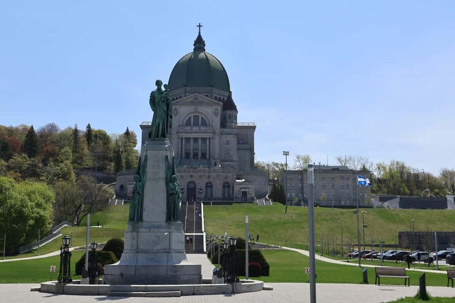 Montreal: Iconic Landmarks All-Inclusive VIP Experience - A lap around the Circuit Gilles-Villeneuve