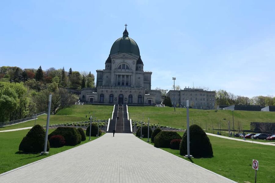 Montreal: Iconic Landmarks All-Inclusive VIP Experience - Notre-Dame Basilica and the last hour in Old Montreal