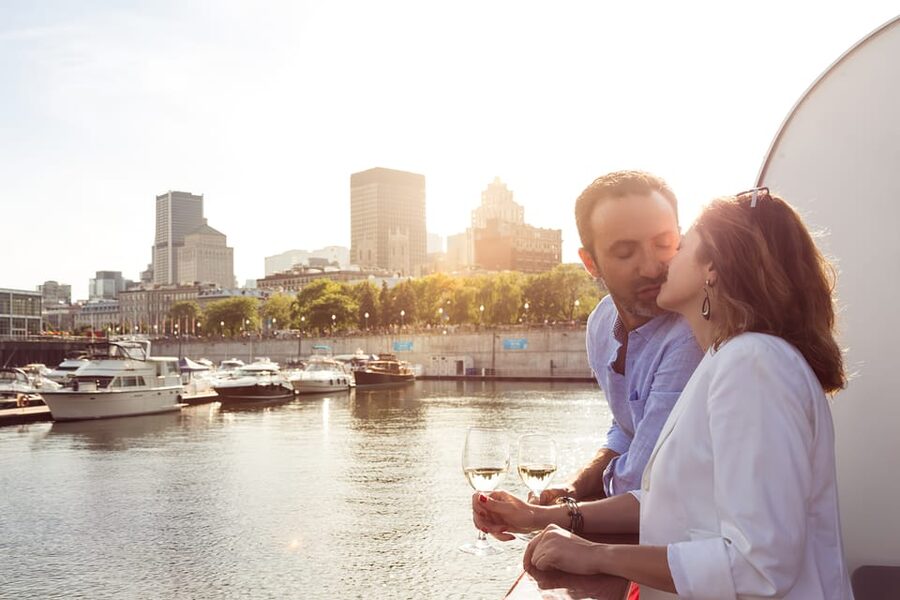 Montreal: Le Bateau-Mouche St. Lawrence Sightseeing Cruise - Drinks, snacks, and the practical onboard details