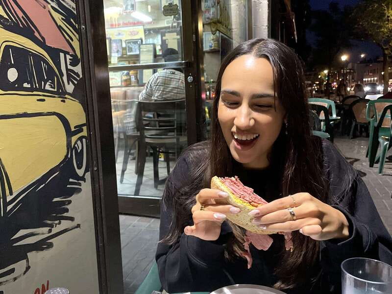 Montréal: Mile End Foodie Tour with Tasting - Mile End on foot, with a fork in hand