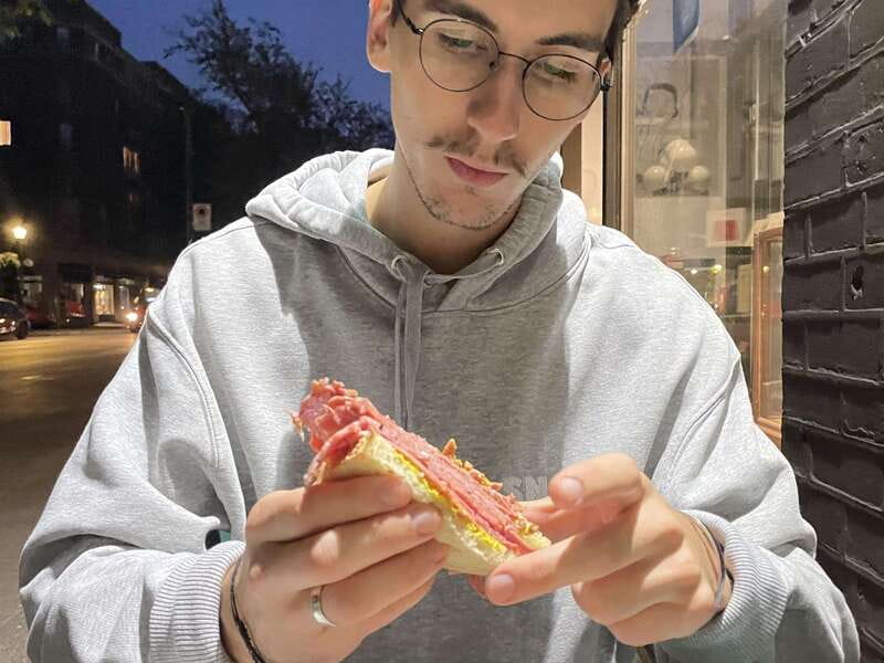 Montréal: Mile End Foodie Tour with Tasting - Practical details that shape the day