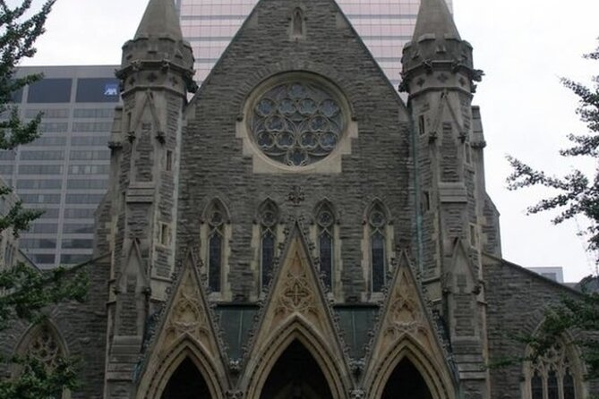 Montreal : Old Montreal Walking Tour With A Guide - Cours Le Royer and the quieter side of the district
