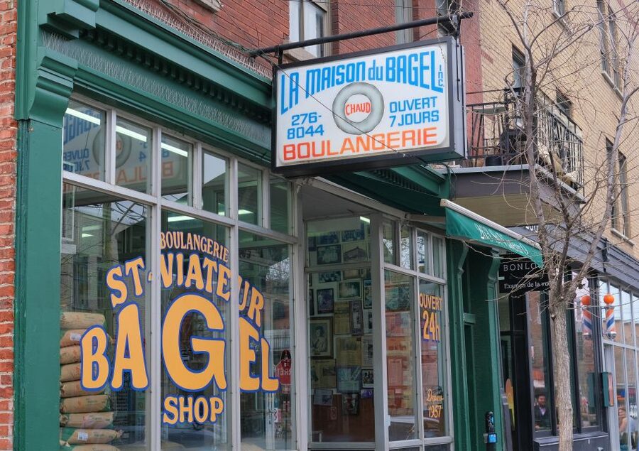 Montreal: Plateau Mont-Royal & Mile End Walking Tour - What the group size changes