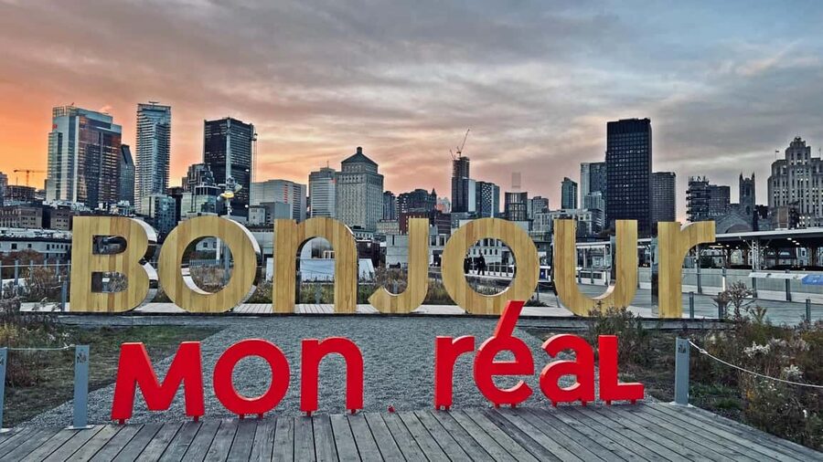 Montreal: Private 2h Walking Tour RESO and Old Montreal - Key points to know before you book