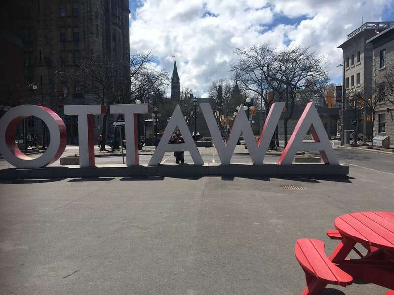 Montreal: Private Day Tour to Ottawa - Parliament Hill and the Ottawa River