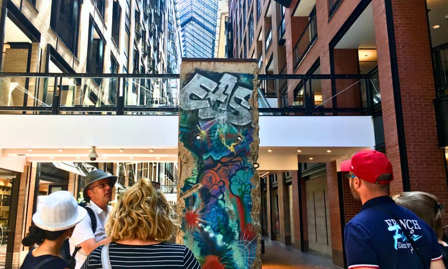 Montreal: Private Walking Tour of Downtown & Underground - What the two-hour schedule can realistically cover