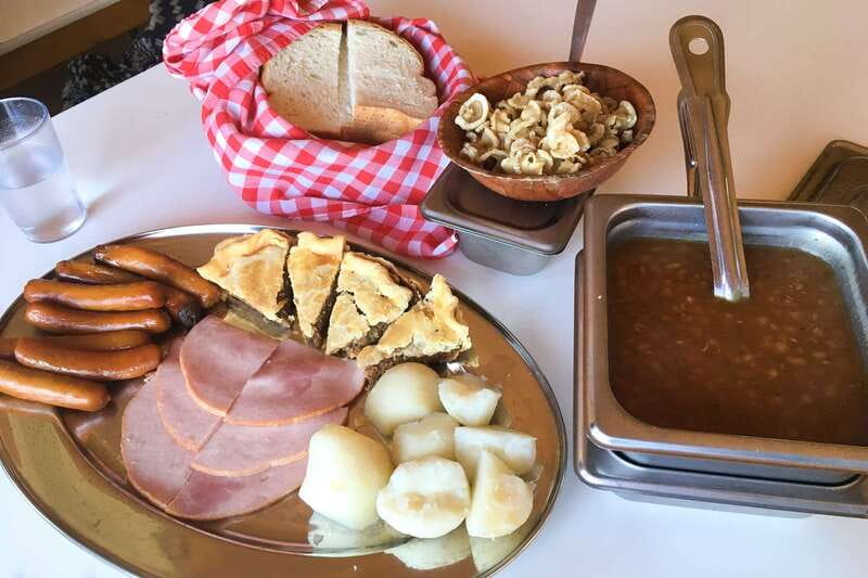 Montreal: Sugar Shack Maple Syrup Day Trip with Lunch - Should you book the Montreal sugar shack trip?