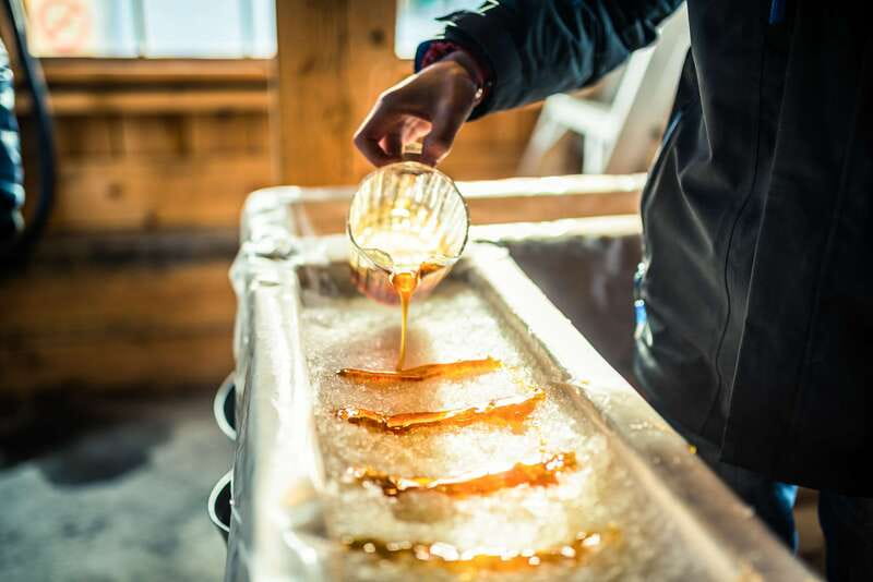 Montreal: Sugar Shack Maple Syrup Day Trip with Lunch - The maple taffy tradition