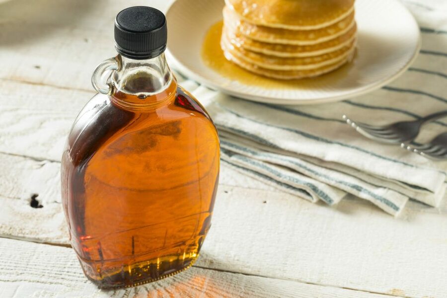 Montreal: Sugar Shack Maple Syrup Day Trip with Lunch - Timing, weather, and practical comfort