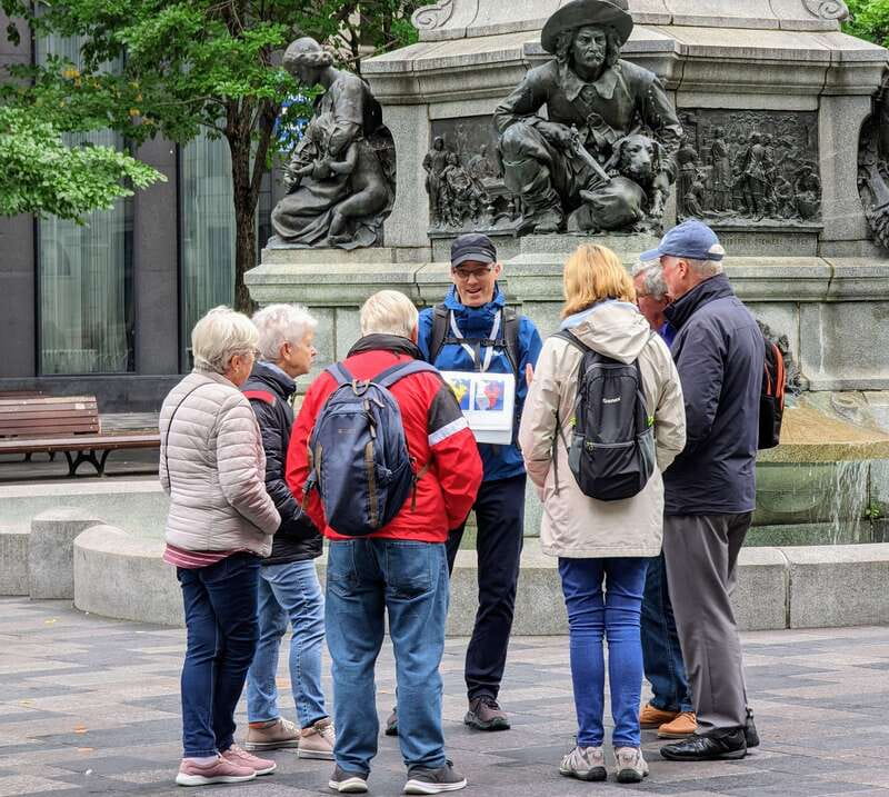 Montreal: Top Rated Small Group Old Montreal Walking Tour - Bonsecours Market and Saint-Paul Street