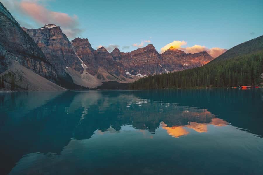 Moraine Lake 1.5hr & Lake Louise Shuttle from Canmore/Banff - Two famous lakes without the parking headache