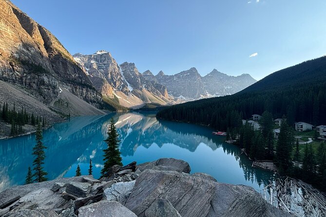 Moraine Lake And Lake Louise Tour from Banff - Lake Louise: one hour beside the blue-green water