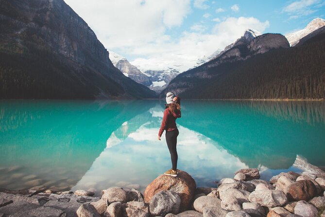 Moraine Lake & Lake Louise Sunset & Wildlife Adventure - Guides who add more than transport