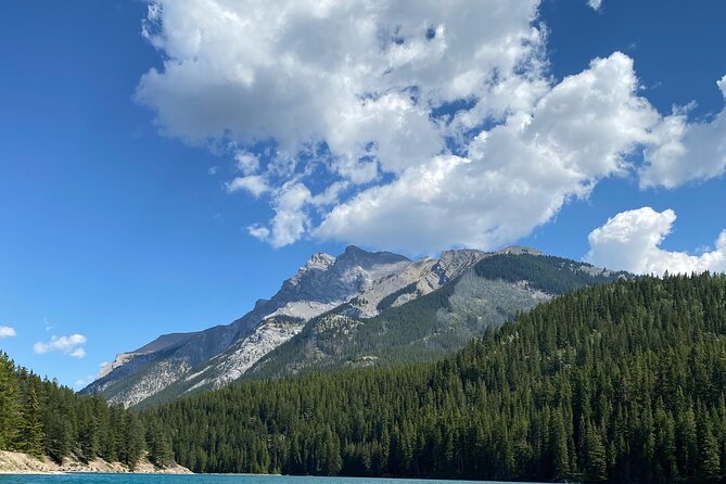 Moraine Lake & Louise & Banff Day Tour From Calgary-Canmore-Banff - What the small group adds to the day