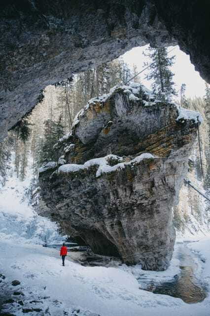 Moraine Lake Louise Emerald Johnston Canyon Banff Yoho Tour - Guides are a central part of the experience