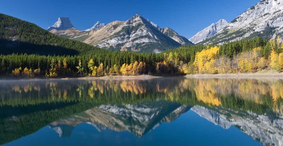 Moraine Lake Louise Emerald Johnston Canyon Banff Yoho Tour - Lunch, timing, and the realities of a packed day