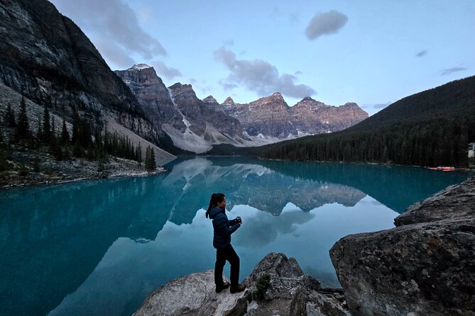 Moraine Lake Sunrise(2.5hrs)&Lake Louise(2hrs) from Canmore/Banff - Comforts that matter at 4 AM