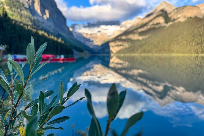 Morning Tour at Moraine Lake(2hrs) & Lake Louise(2hrs) - Lake Louise and the choice between shoreline and lookout