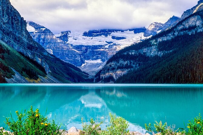 Morning Tour at Moraine Lake(2hrs) & Lake Louise(2hrs) - Drinks, gear, and weather preparation