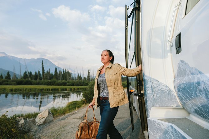 Mountain Lakes and Waterfalls - roundtrip from Banff - Key points to know before booking