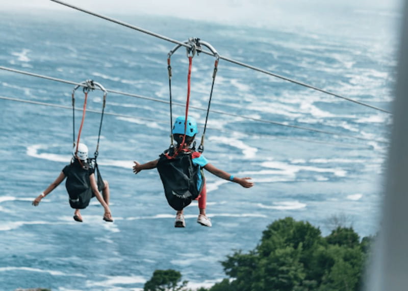 Niagara Falls, Canada: Early Bird Zip Line to The Falls - The 670-meter flight toward the Falls