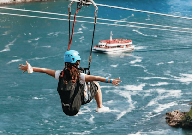 Niagara Falls, Canada: Early Bird Zip Line to The Falls - The early start and the real timing