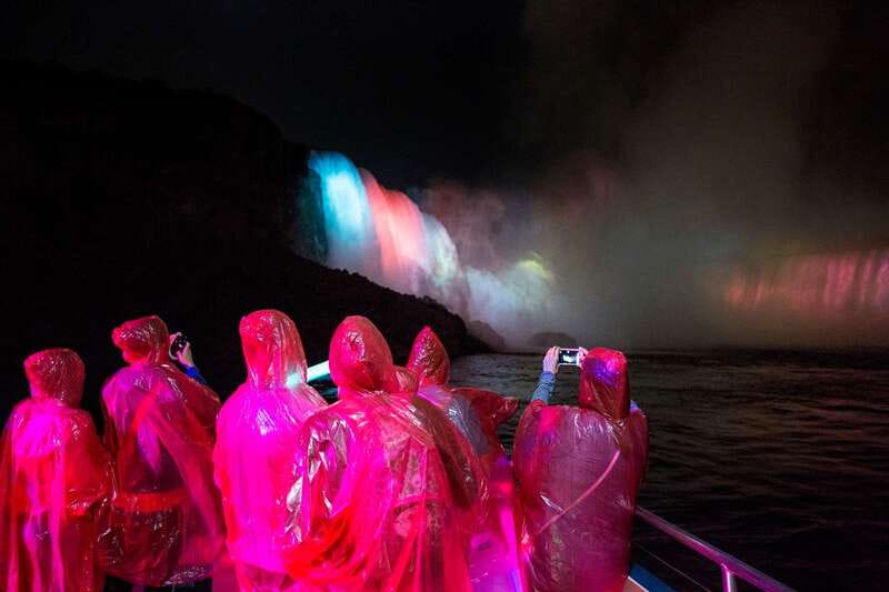 Niagara Falls, Canada: Evening Fireworks Cruise - FAQ