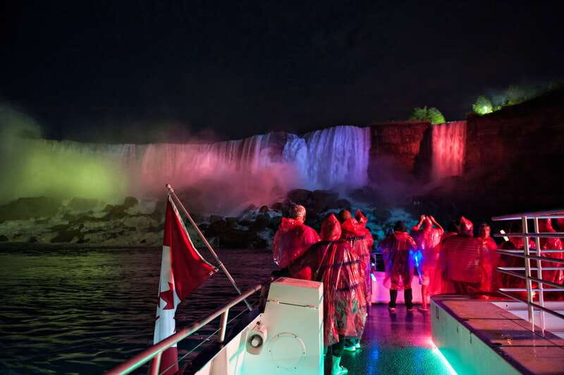 Niagara Falls, Canada: Evening Fireworks Cruise - Getting to the boat beside the white sails