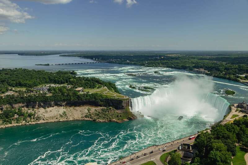 Niagara Falls, Canada: Skylon Tower Observation Deck Ticket - Shops, games, and the area below the tower
