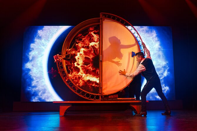 Niagara Falls, Canada: Wild Magic Show Ticket - Dinner, snacks, and drinks before the curtain