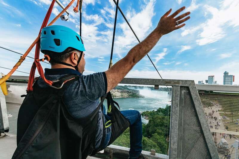 Niagara Falls, Canada: Zipline to The Falls - Small details that make the day easier