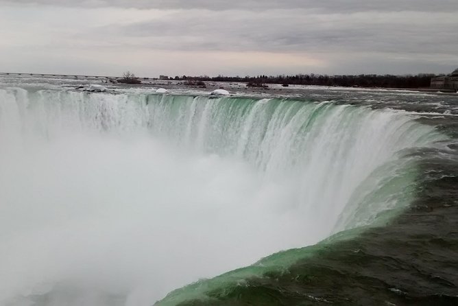 Niagara Falls Day Tour from Toronto - The Floral Clock and changing seasons