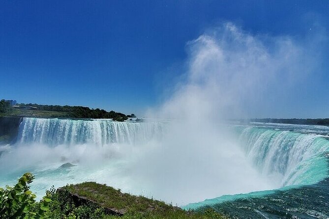 Niagara Falls Day Tour from Toronto Includes Boat Tour and Winery - The coach ride sets the tone