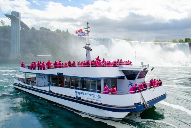 Niagara Falls from Toronto: Skip-the-Line Boat & Skylon Tower - First views along the Niagara River