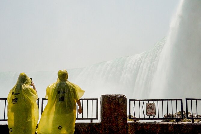 Niagara Falls Tour With Journey Behind the Falls & Boat Cruise - Guides, group size, and the walking pace