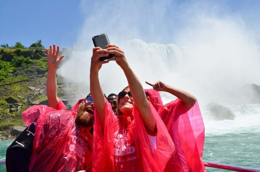Niagara Falls: Walking Tour with Skip-the-Ticket-Line Boat - From 5847 Falls Avenue to Queen Victoria Park