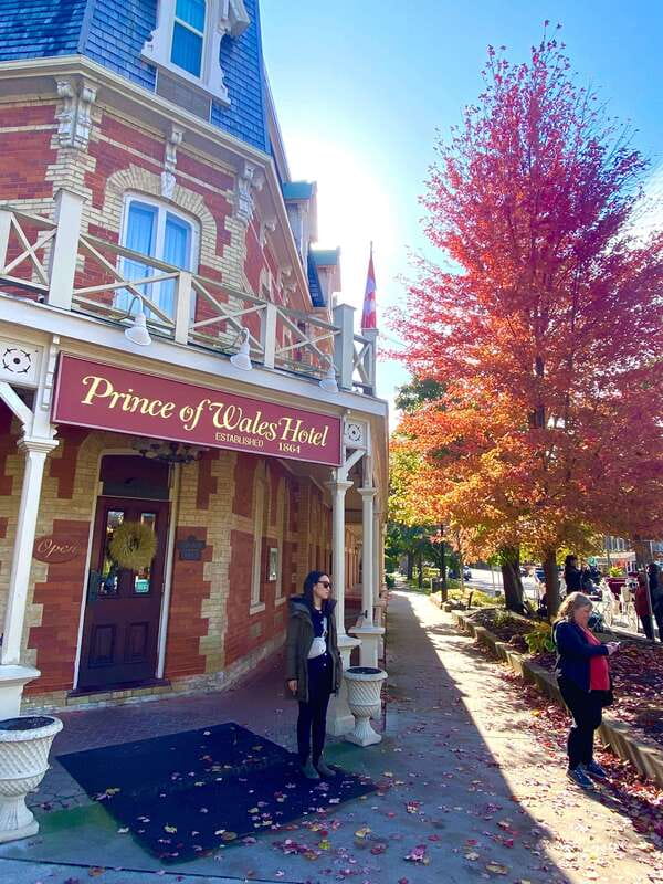 Niagara-on-the-Lake: Guided Walking Tour - Shaw Festival Theatre and the town’s modern identity