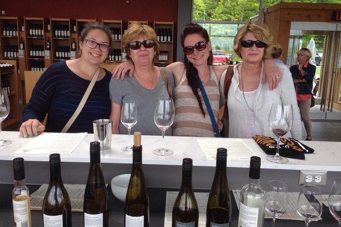 Niagara-on-the-Lake Small Group Wine Tour with Picnic Lunch - Niagara-on-the-Lake town time is not guaranteed
