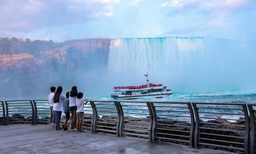 Niagara Parks: Power Pass + Falls Incline Railway - The river-edge platform and a different view of Horseshoe Falls