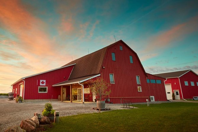 Niagara's Decadent Sparkling and Icewine Tasting - The first pour: sparkling wine with aged cheddar