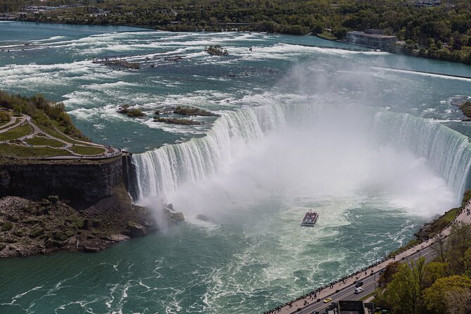 Niagara Underground Tour: Power Station and Tunnel Under Falls - Horseshoe Falls from the boardwalk