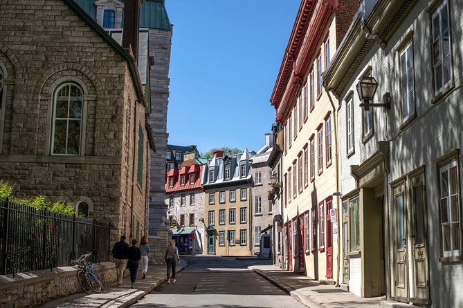 Old Quebec City Food Tour with 10+ Autentic Local Tastings - The guides make the history useful
