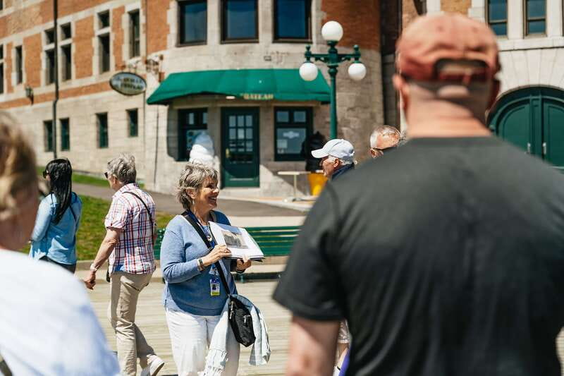 Old Quebec City: Grand Walking Tour with Private Option - What the guides add to the experience