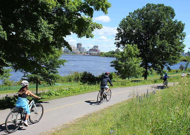 Ottawa: 4-Hour Bike Rental - The Museum of History across the river