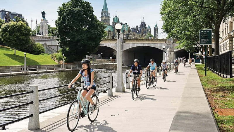 Ottawa: 4-Hour Bike Rental - Finding the rental beside the Senate