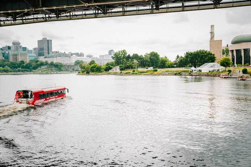 Ottawa: Bilingual Guided City Tour by Amphibious Bus - Crossing the river into Gatineau