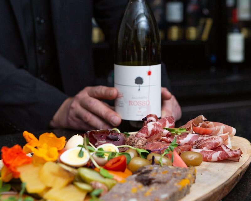 Ottawa: Local Wine and Cider Tour - Meeting at the ByWard Market to begin