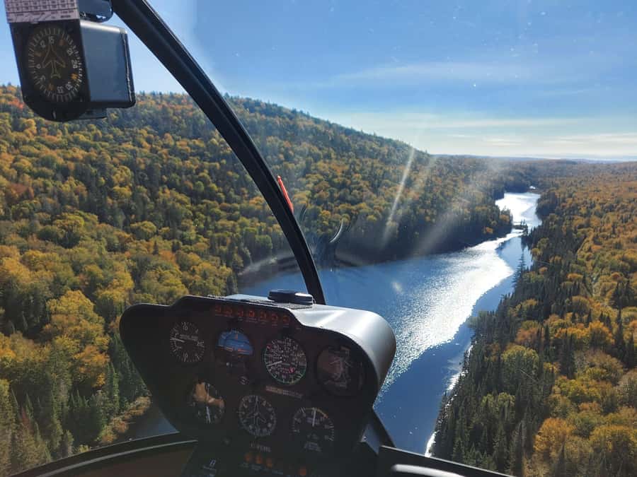 Ottawa: Panoramic helicopter flight (Gatineau Park + downtown) - Starting at Rockcliffe Airport and the Aviation Museum