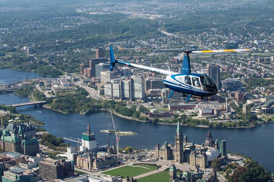 Ottawa: Panoramic helicopter flight (Gatineau Park + downtown) - Choosing between the 10, 20, and 30-minute flights